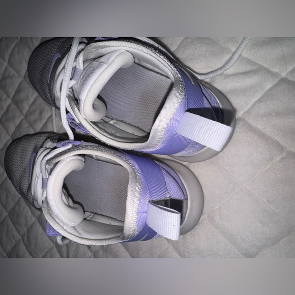 Nike - Picture 3 of 5